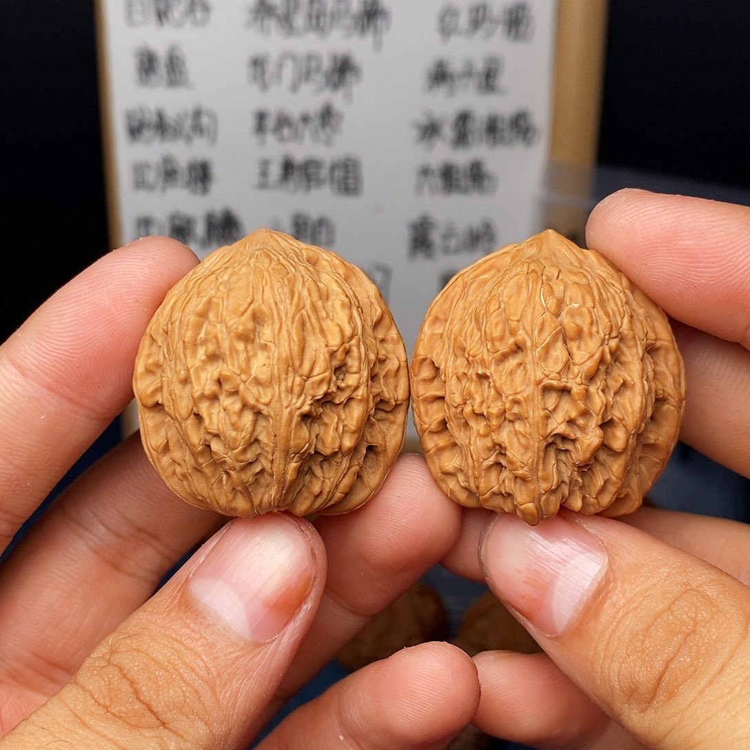 把件文玩核桃绣球