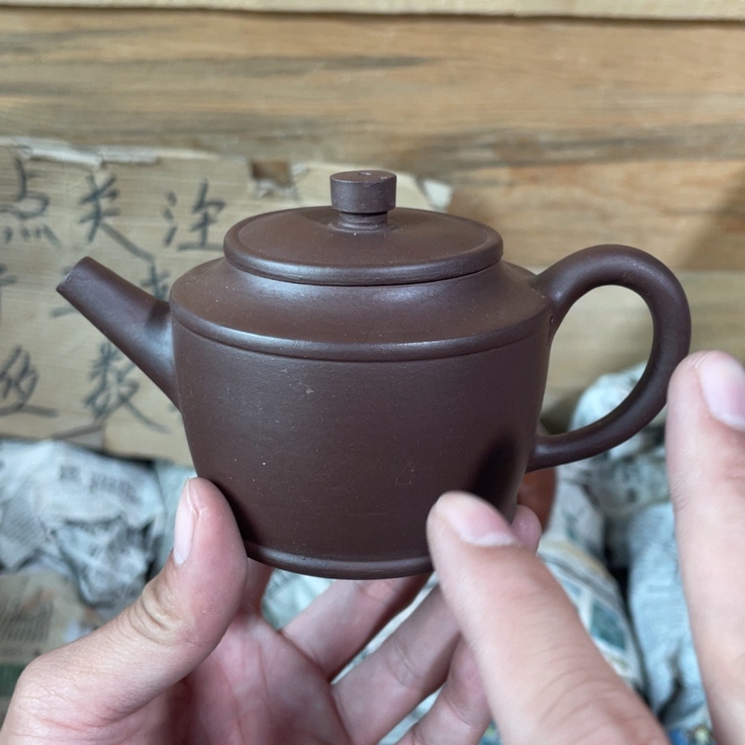 茶壶紫砂老厂紫砂壶一件。