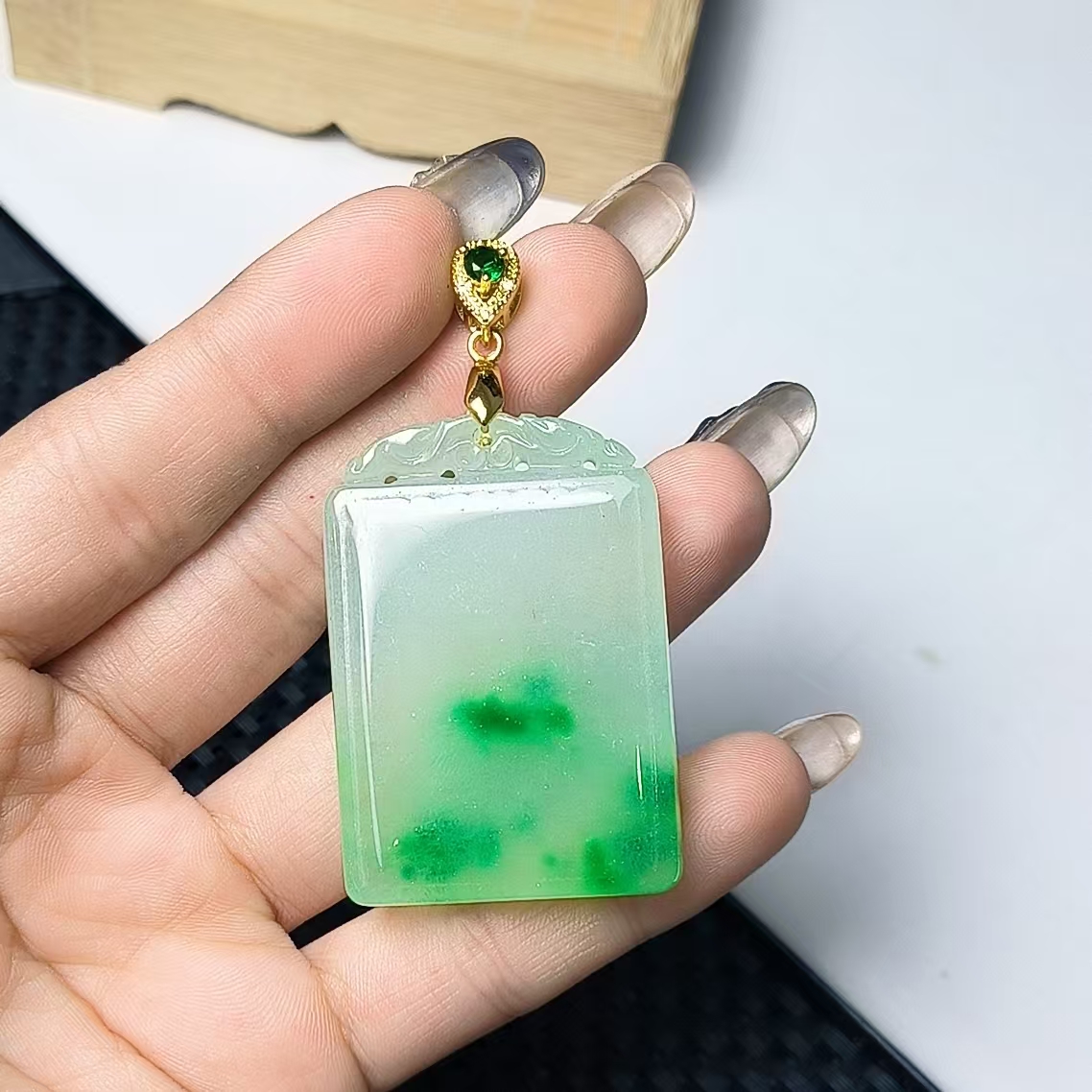 （聚宝严选）D153绿飘花大方无事牌吊坠精致气质妈妈款时尚精美