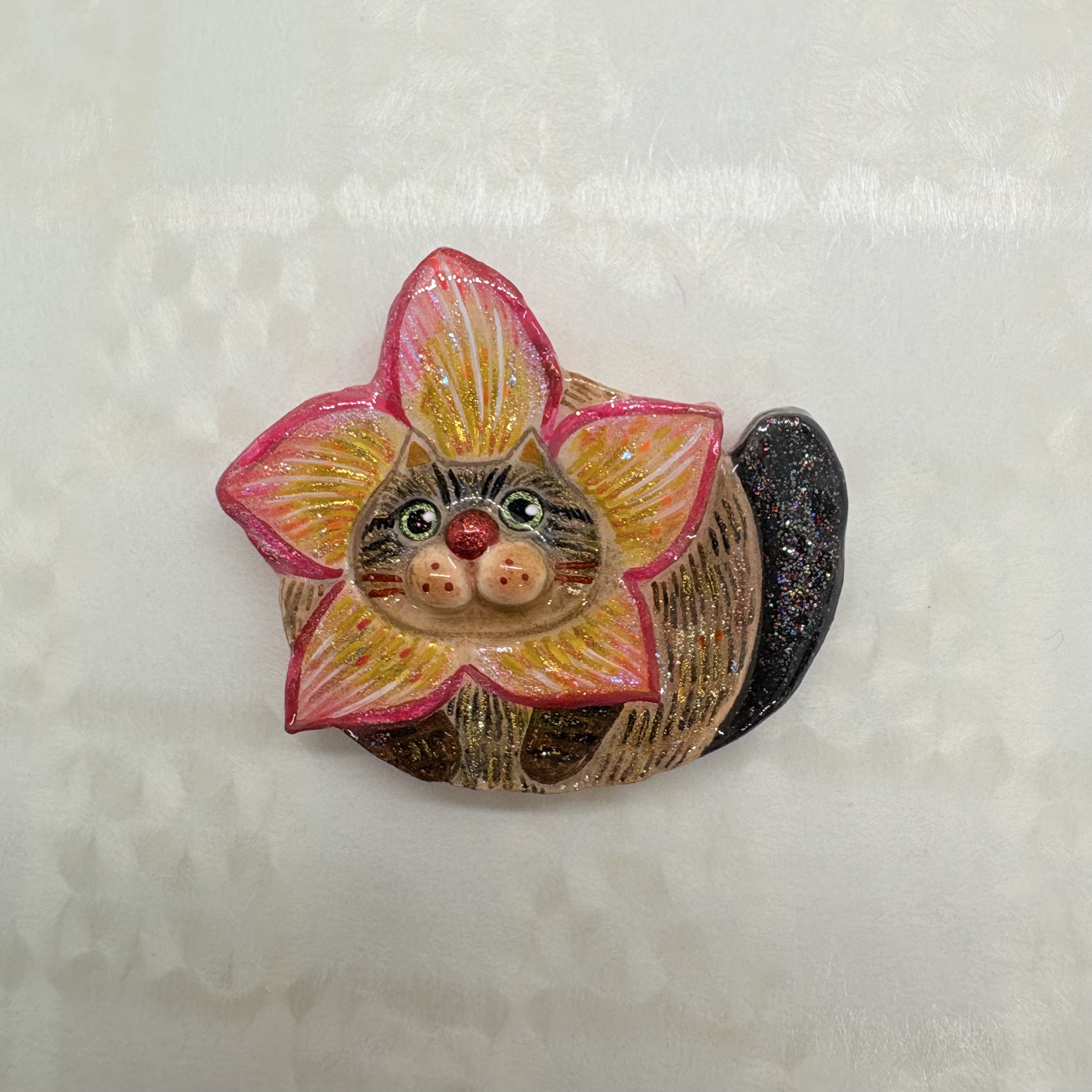 纯手工手绘石塑粘土冰箱贴《鸡蛋花小猫》