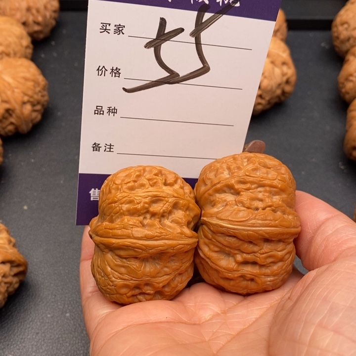 【闪购商品】文玩核桃把件俗***！45元宝