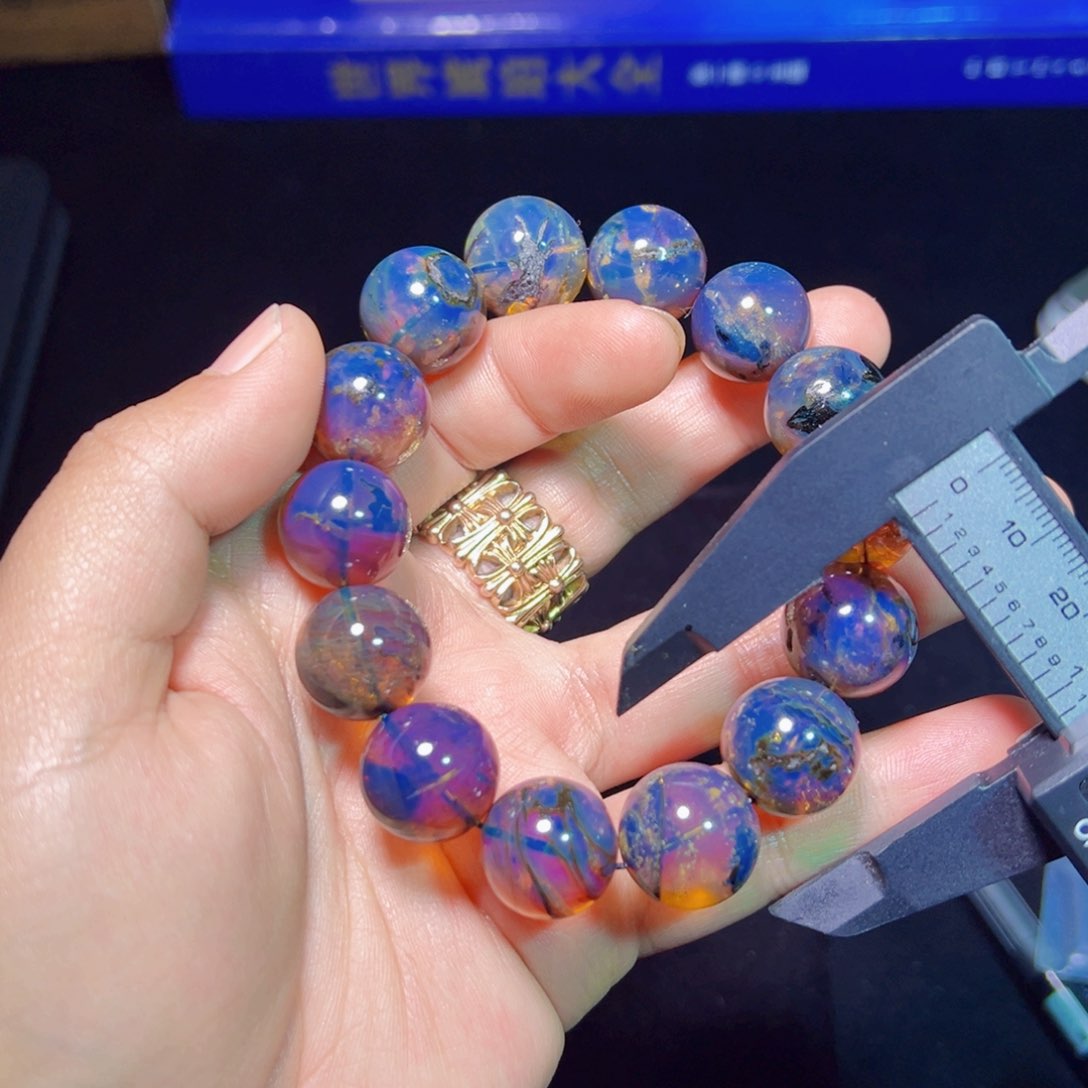 琥珀裸石未镶嵌琥珀