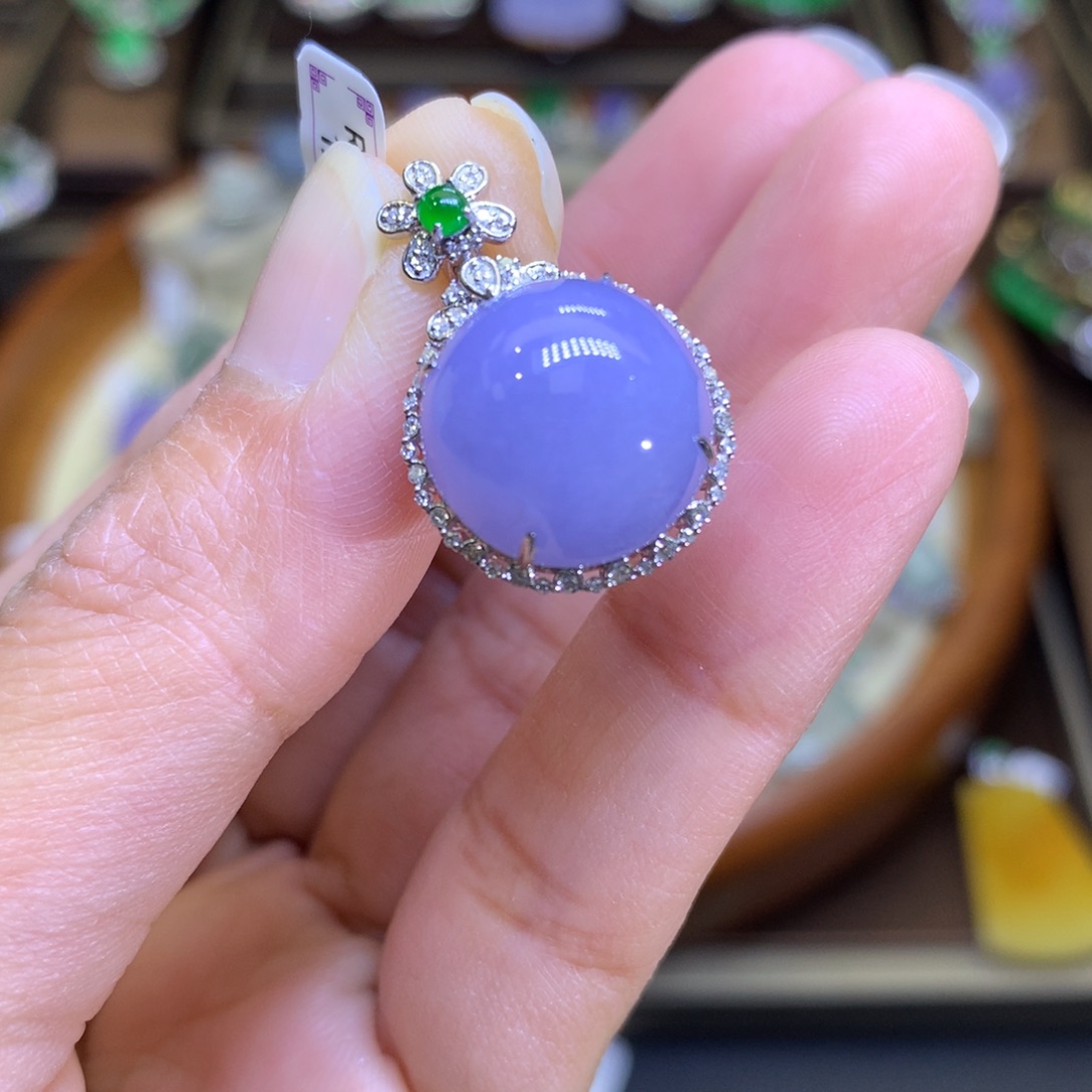 翡翠颈饰18K金镶嵌翡翠