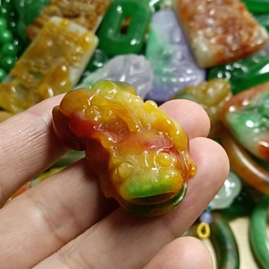 翡翠颈饰未镶嵌翡翠