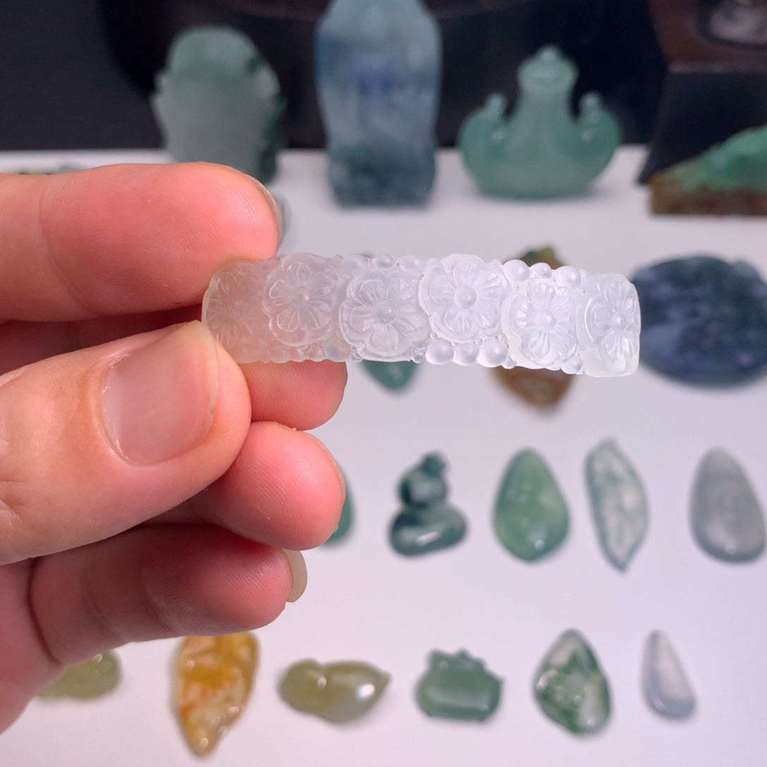 未镶嵌定制翡翠向阳花手牌