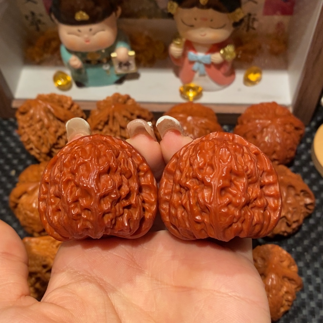 桃核吊坠40.8玉化白狮子，1295