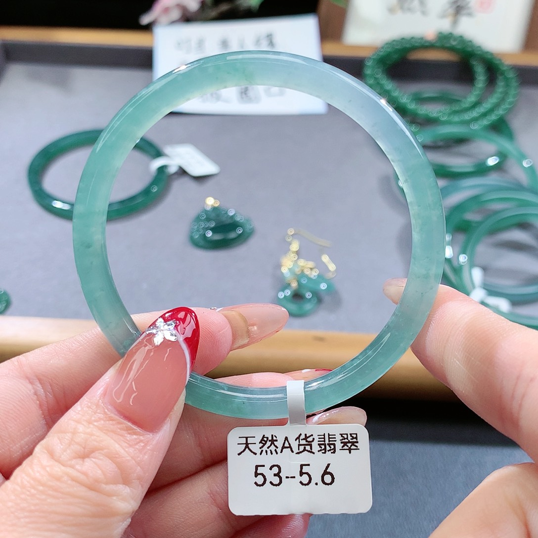 翡翠手镯（圆镯）未镶嵌