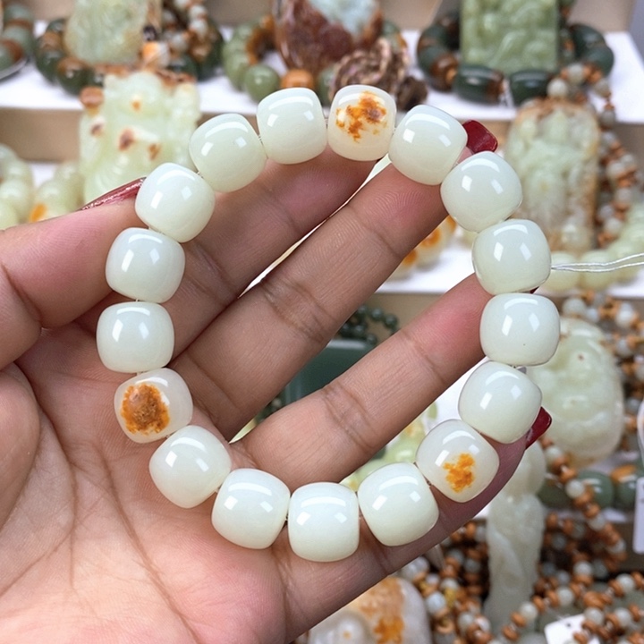 【闪购商品】透闪石质玉手串未镶嵌黎*强