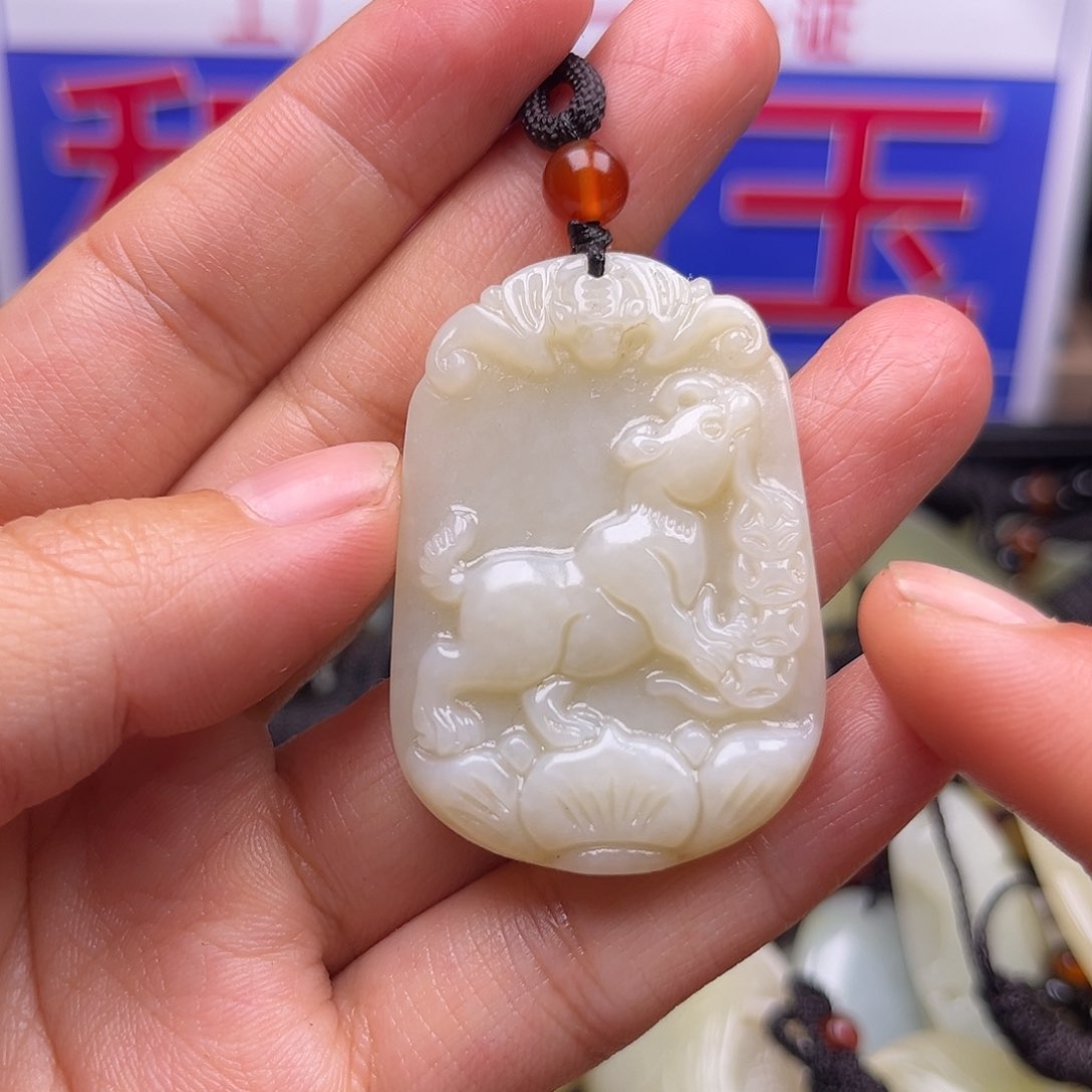 颈饰未镶嵌和田玉