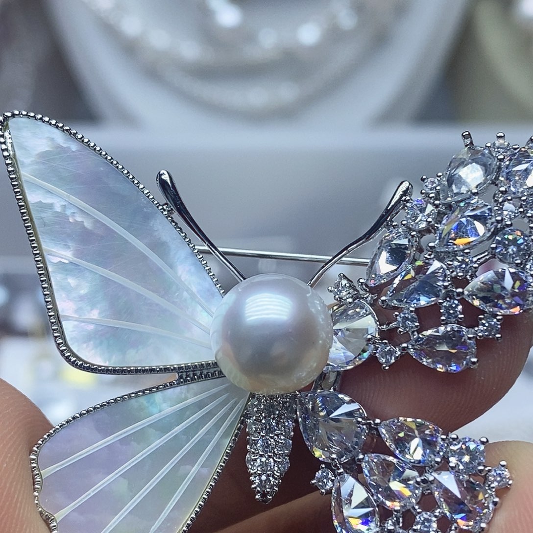 漱***儿未镶嵌淡水珍珠胸针