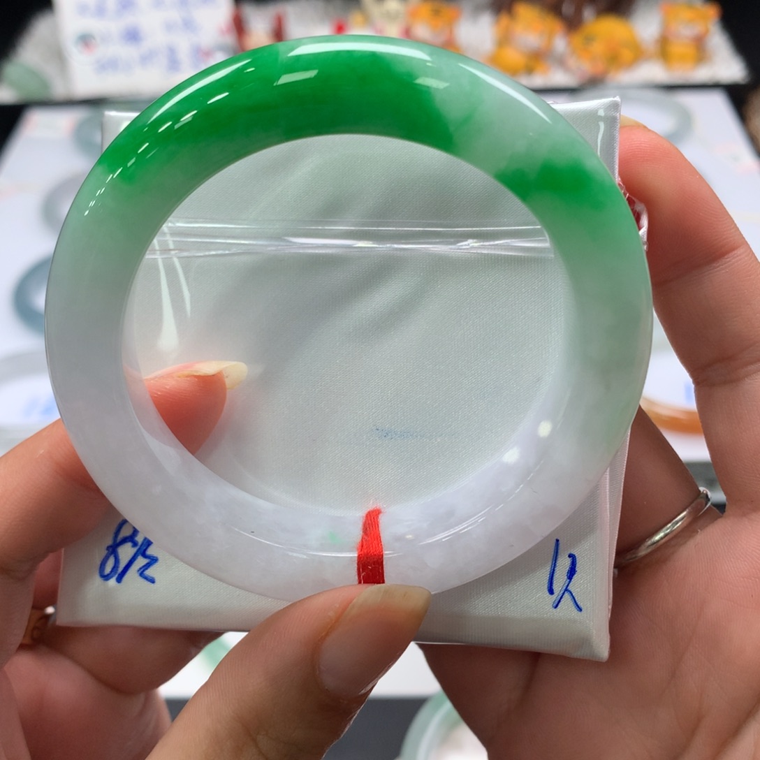 翡翠手镯未镶嵌8号，5556正圈