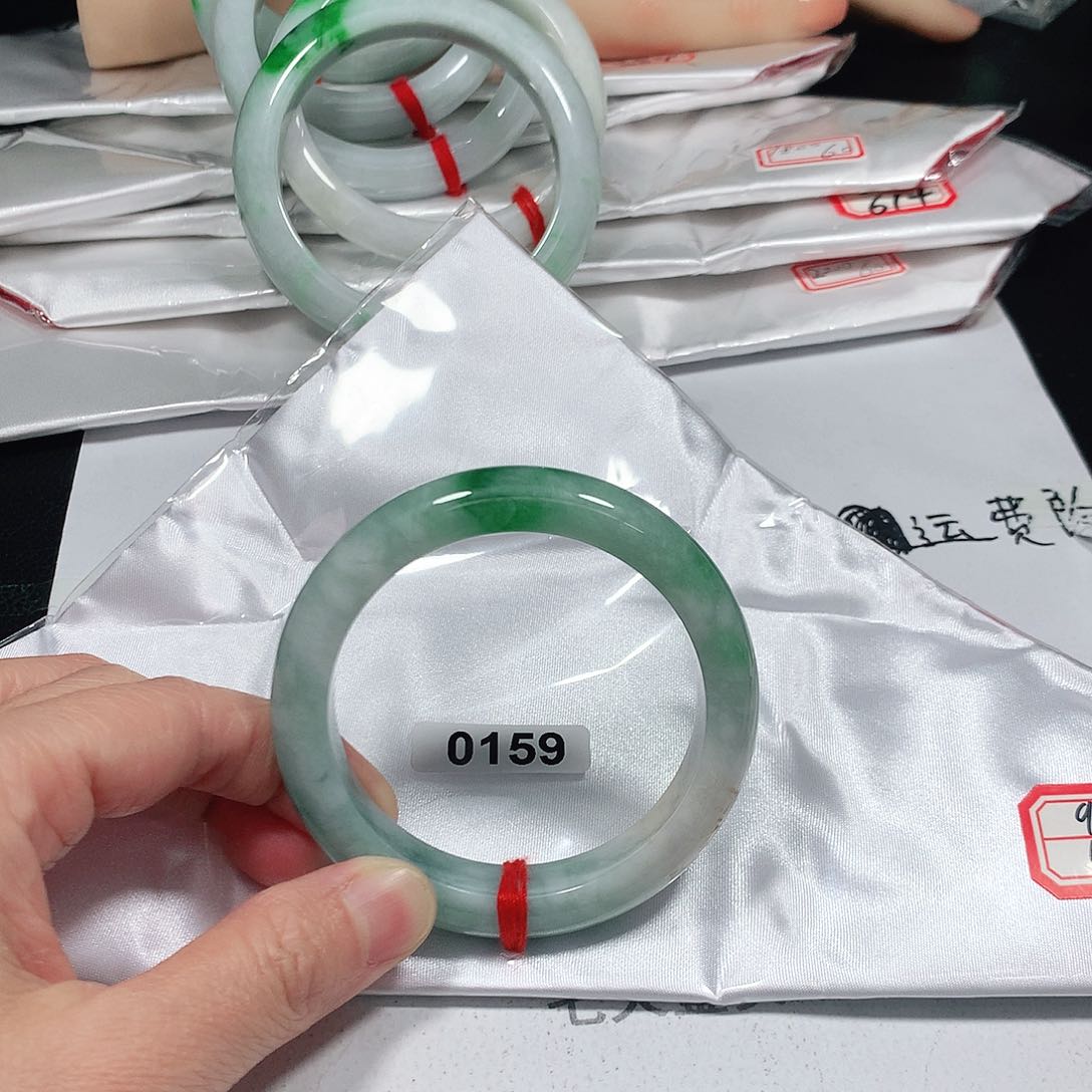 翡翠手镯未镶嵌天然缅甸A货翡翠手镯