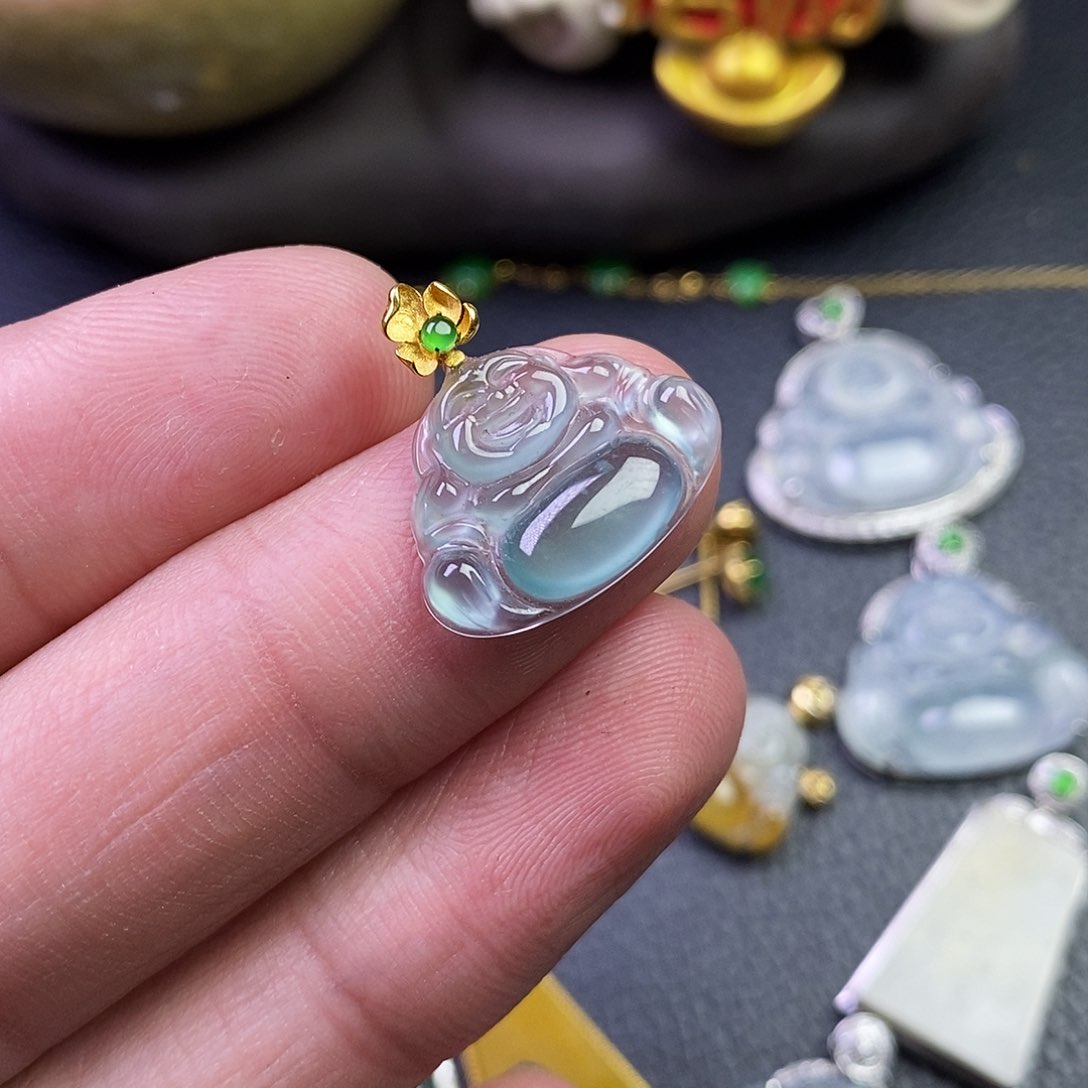 颈饰18K金镶嵌翡翠