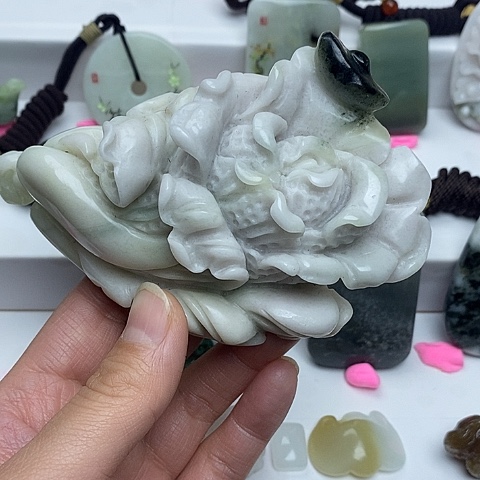 独山玉颈饰未镶嵌