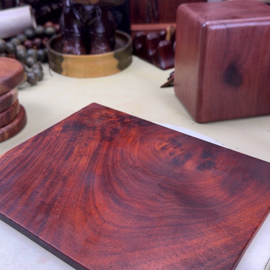 大果紫檀（缅甸花梨）为**生