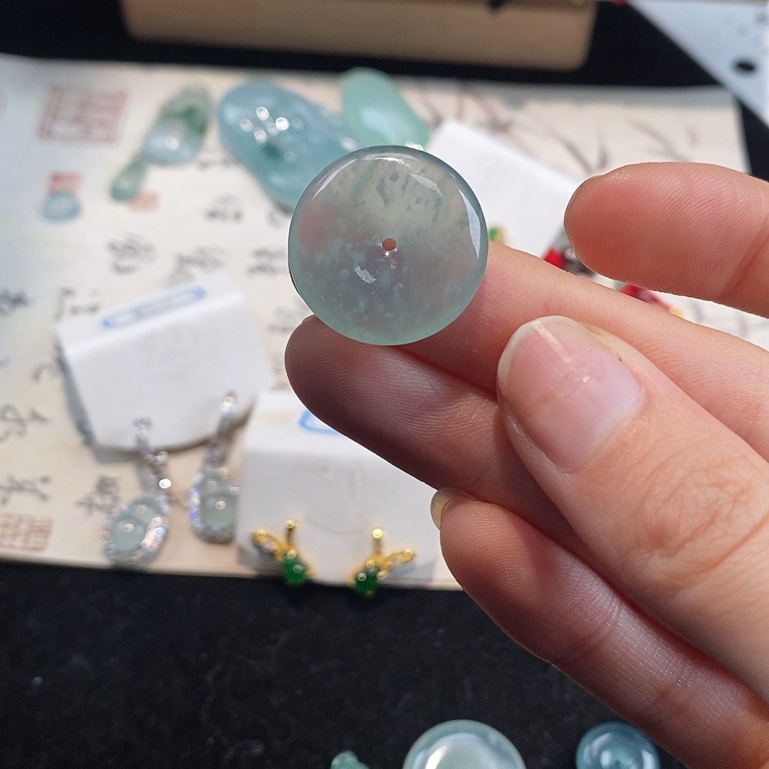 翡翠颈饰未镶嵌猫*天然翡翠