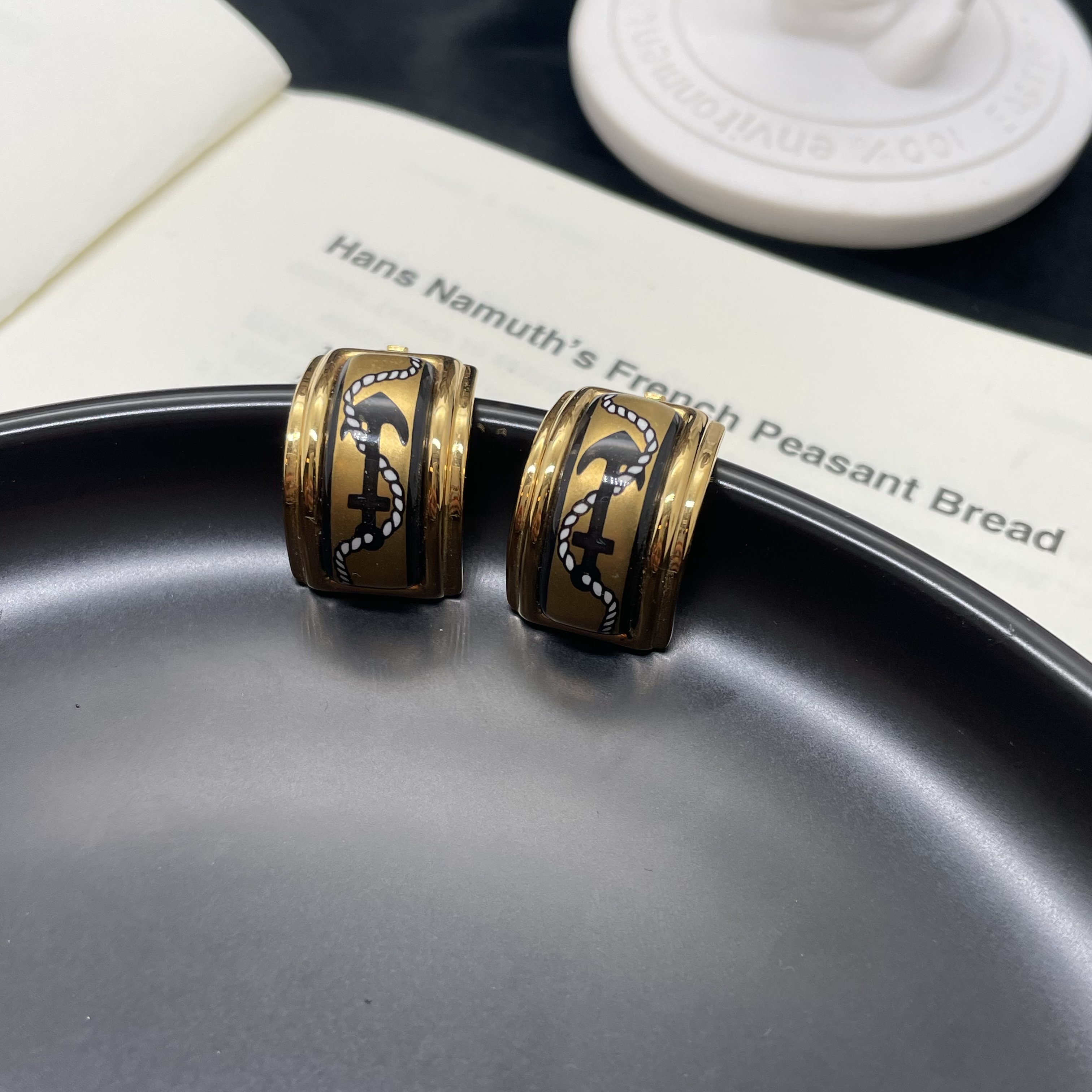 95新 Hermes/爱马仕 黑金船锚耳夹/ams00491