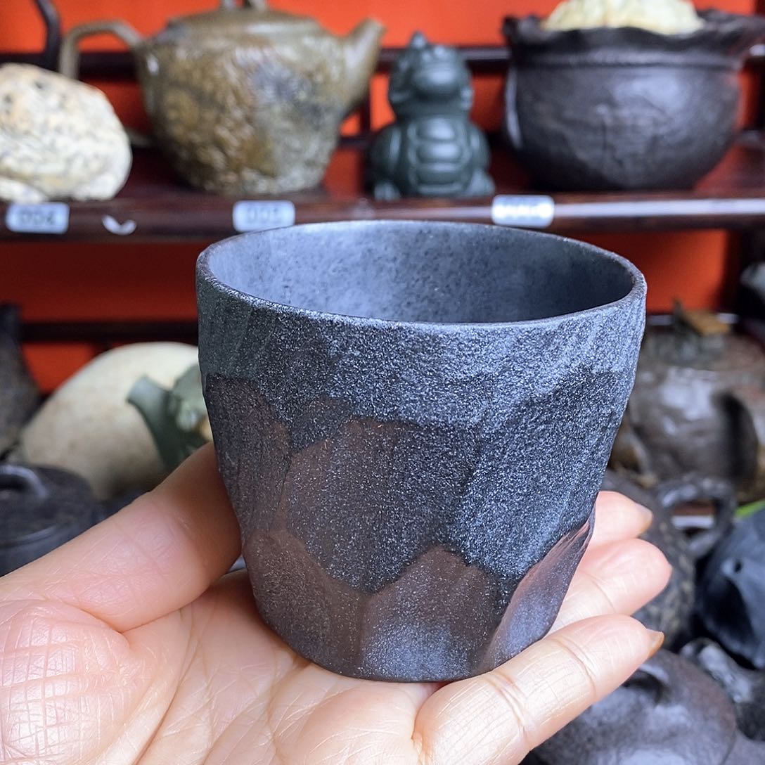 紫砂茶壶冰碛岩手凿杯容量130毫升左右