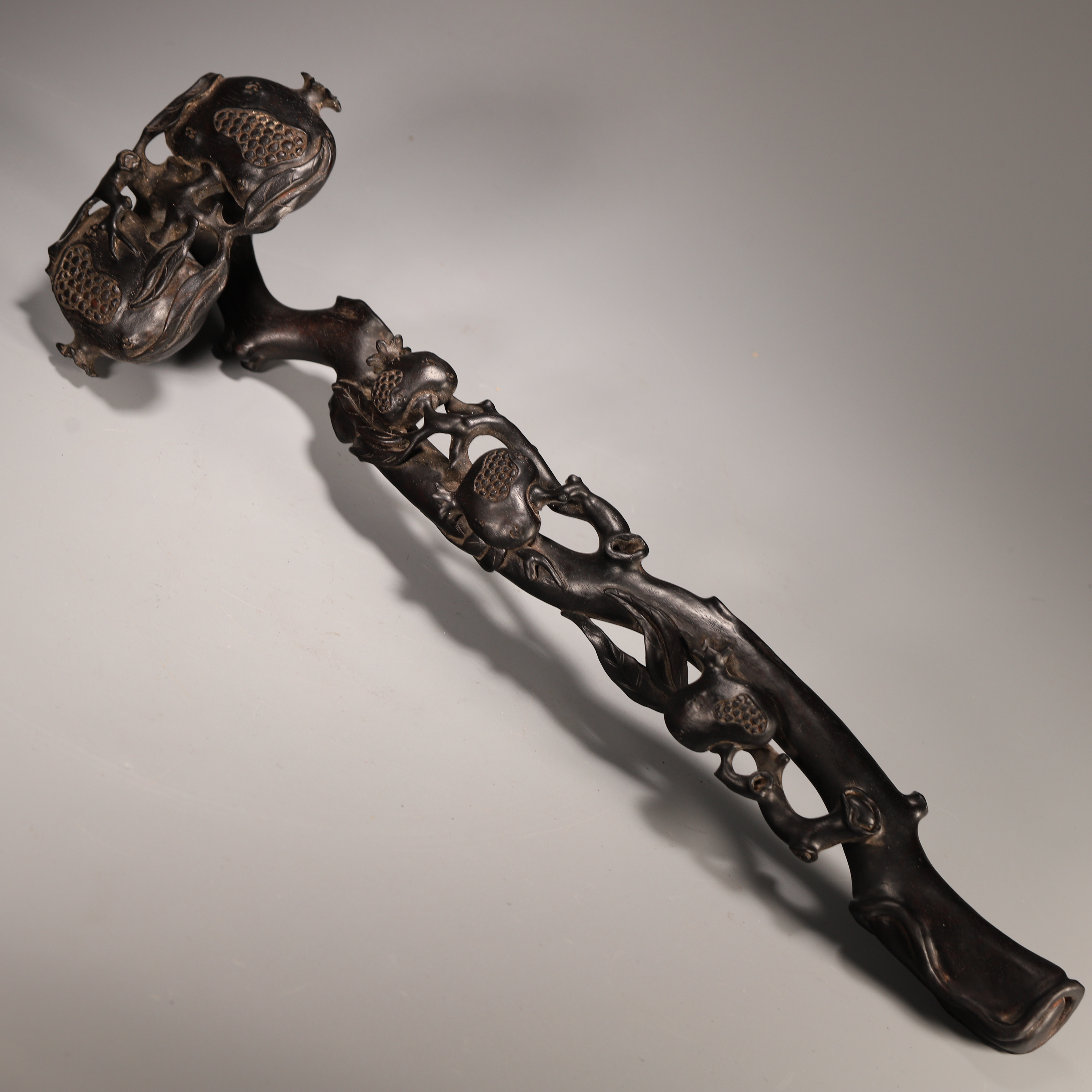 z472/清代 紫檀雕寿桃如意摆件【华豫之门甄选】