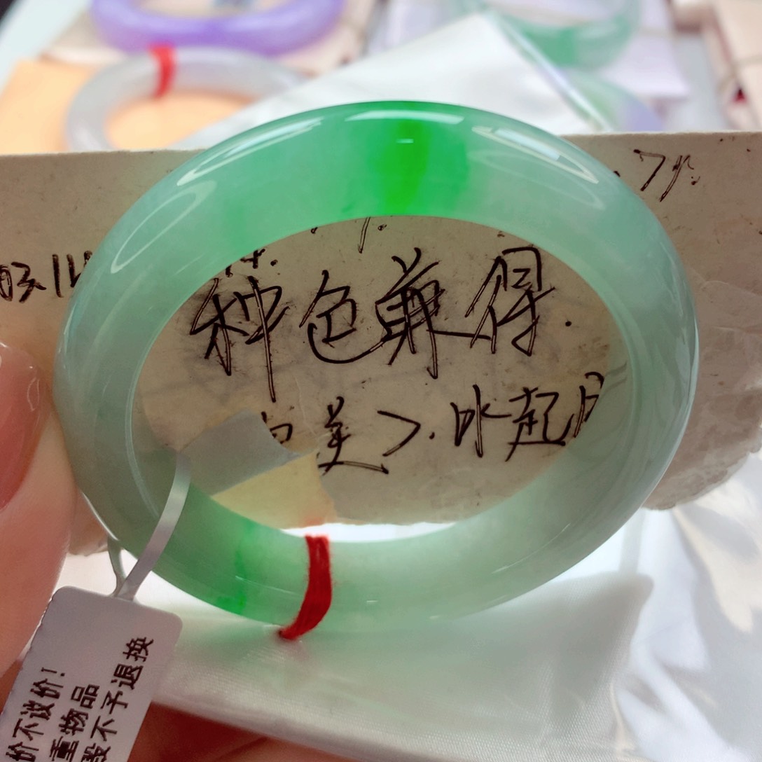 翡翠手镯未镶嵌师妹