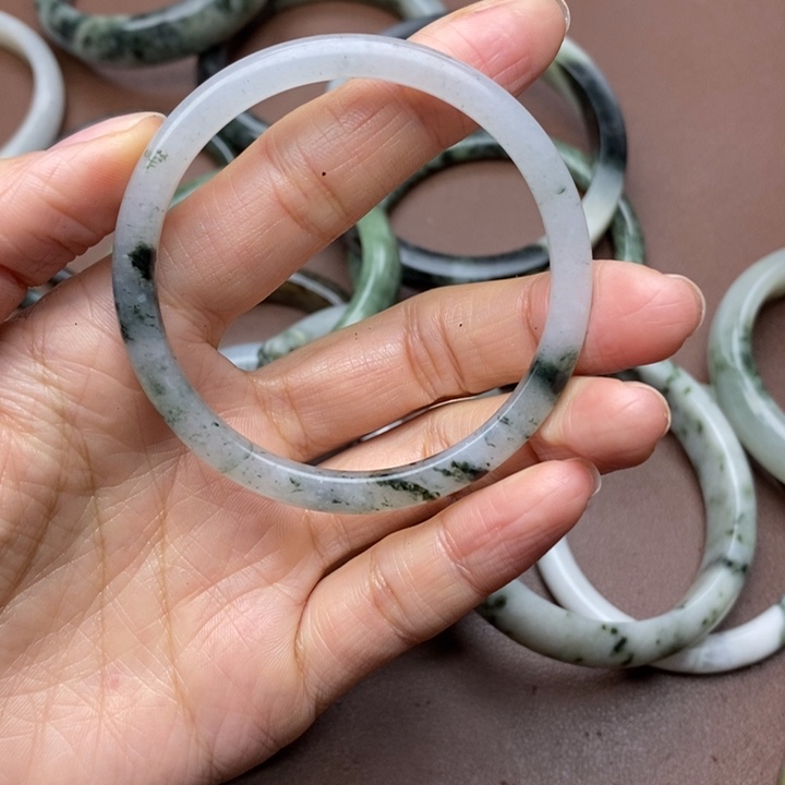 独山玉未镶嵌手镯53