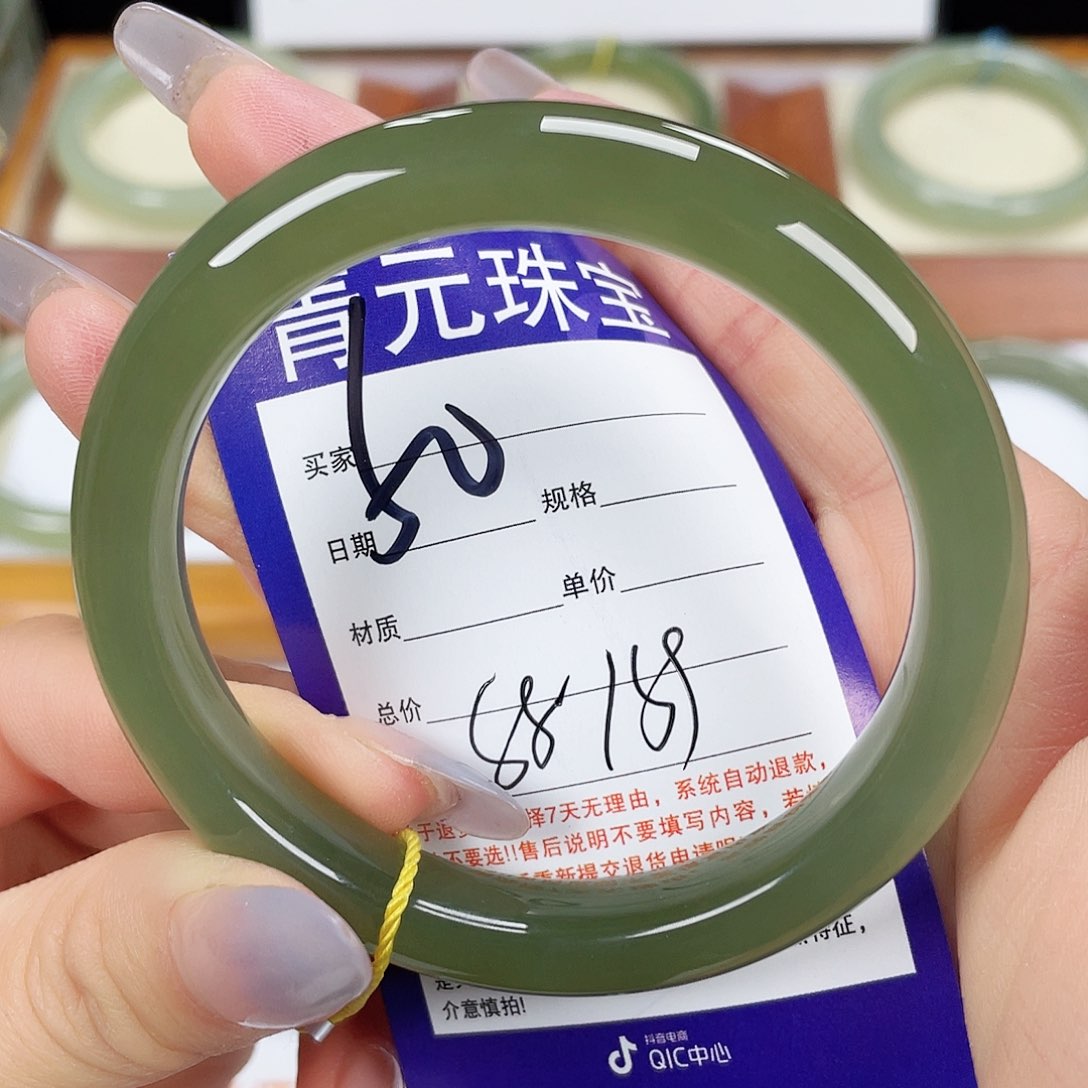 和田玉手镯未镶嵌