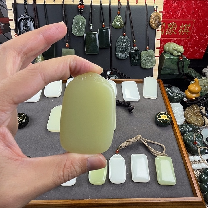 C***s玉黄四六祥云圆头无事牌