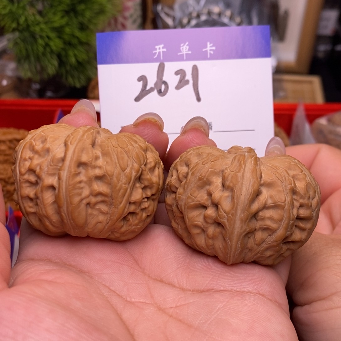 桃核吊坠元宝。全品。肚45。丹。