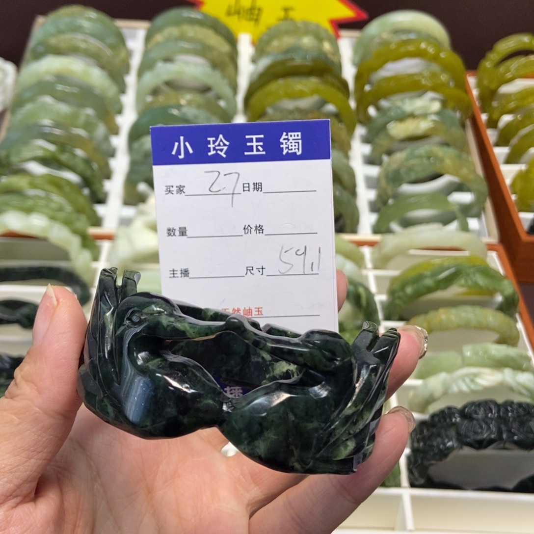 蛇纹石玉手镯未镶嵌