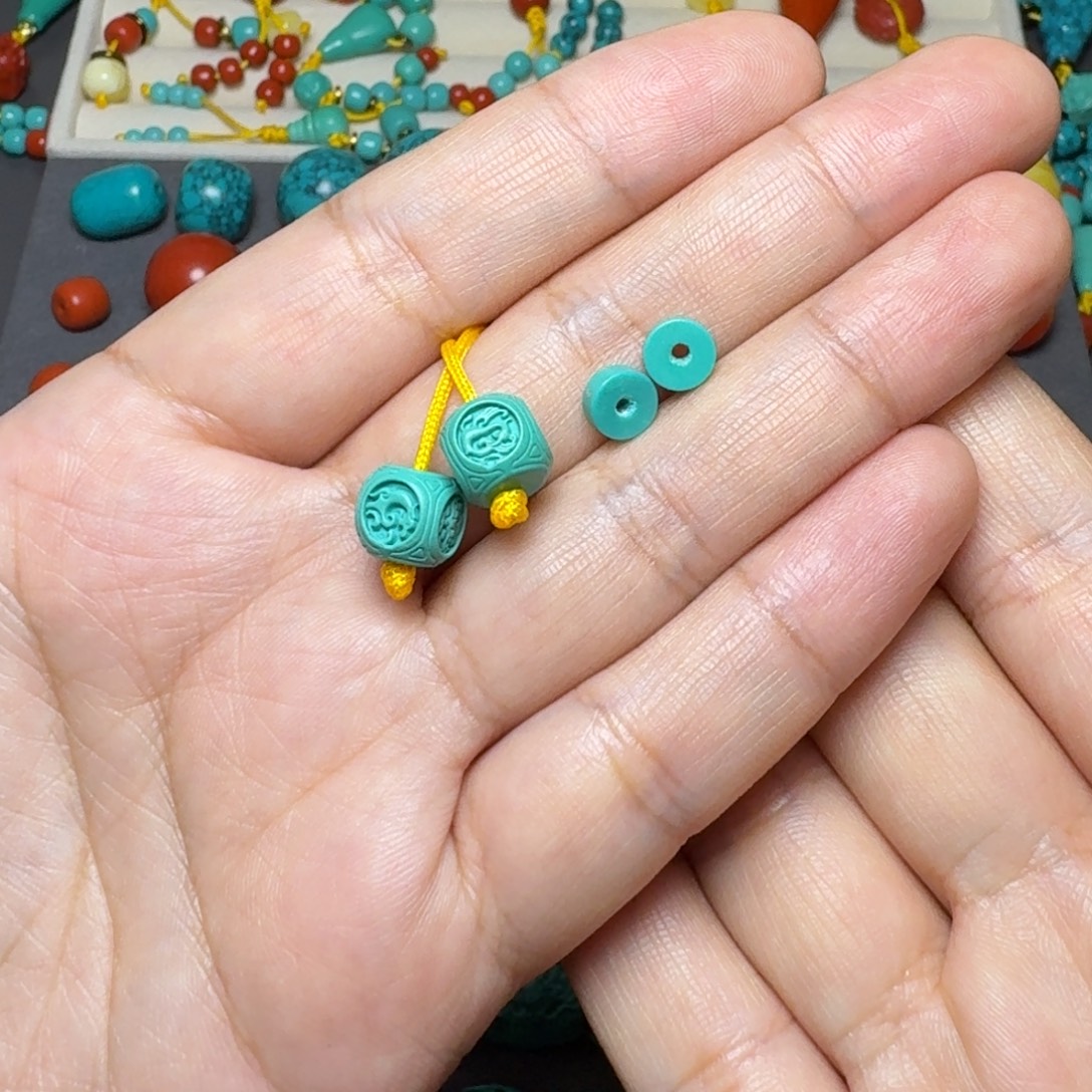 非金属8方糖2个，药片绿2个