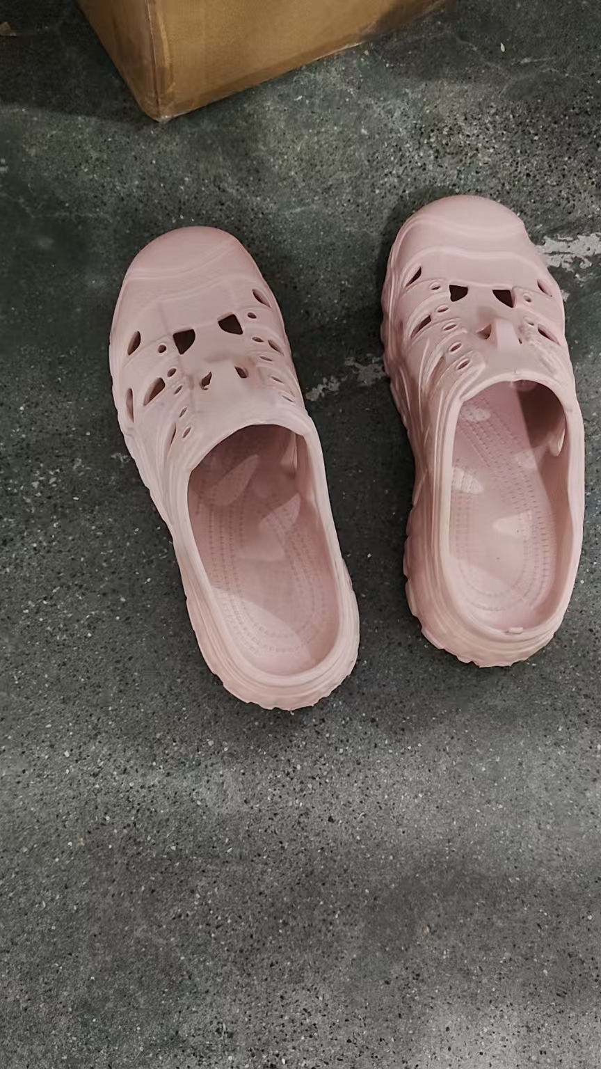 粉色EVA防臭防滑洞洞鞋发一双