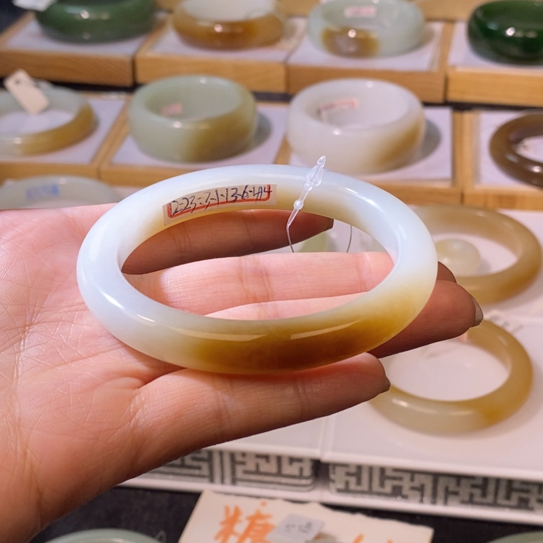 和田玉手镯未镶嵌53