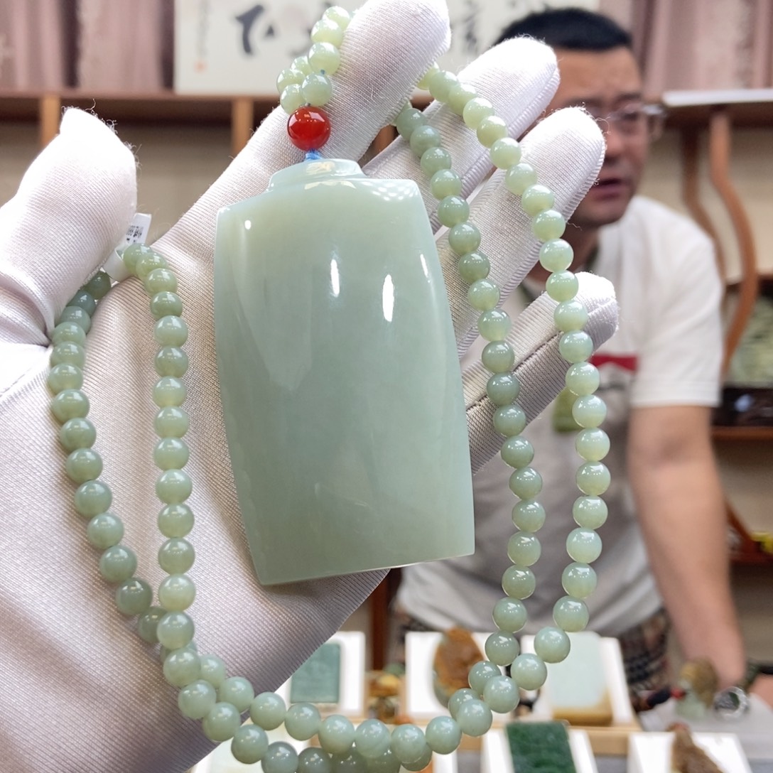 虎***）和田玉未镶嵌颈饰