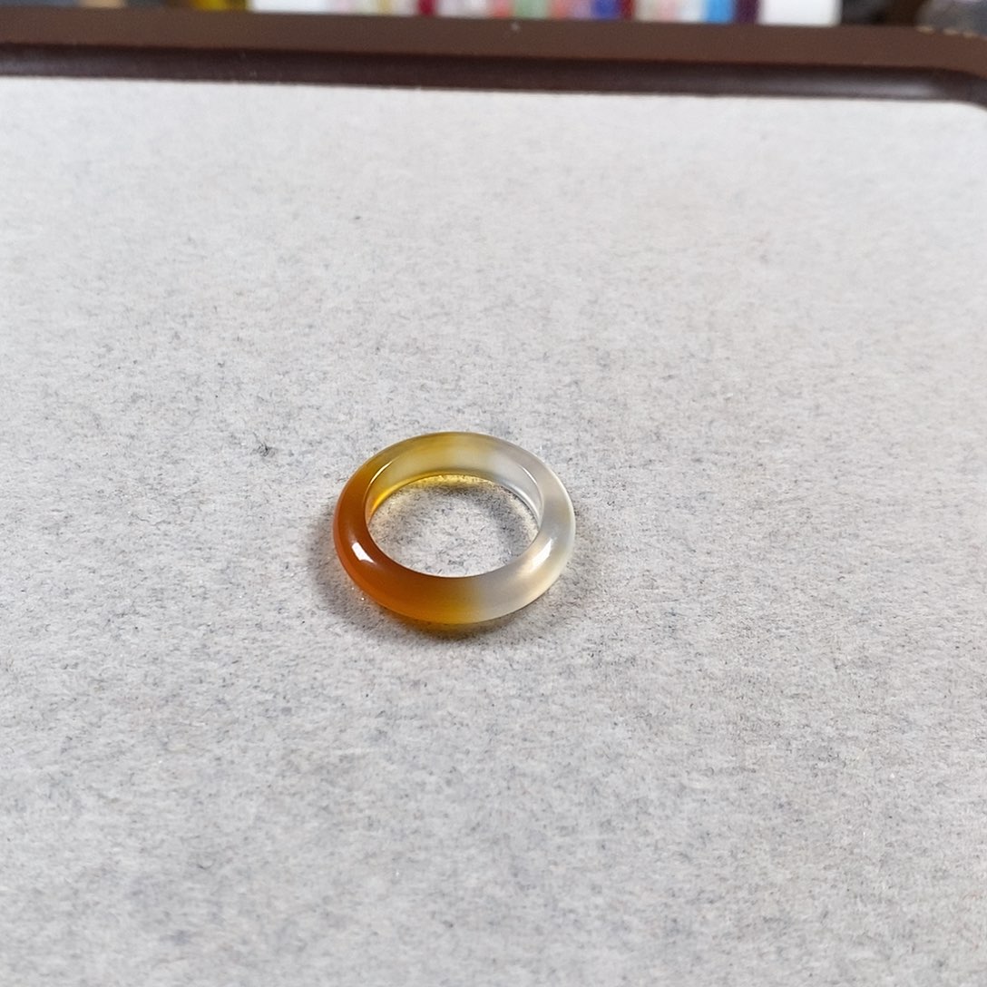 玛瑙/玉髓戒圈未镶嵌多****?