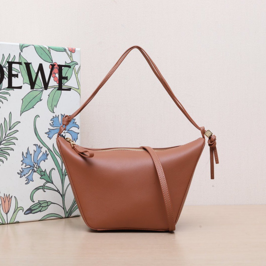 99新 LOEWE/罗意威 【双双满减】罗意威 Hobo 浮雕字谜迷你 棕色