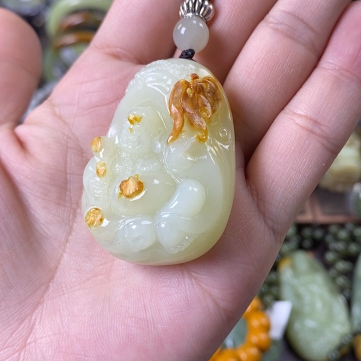 透闪石质玉挂件未镶嵌?****