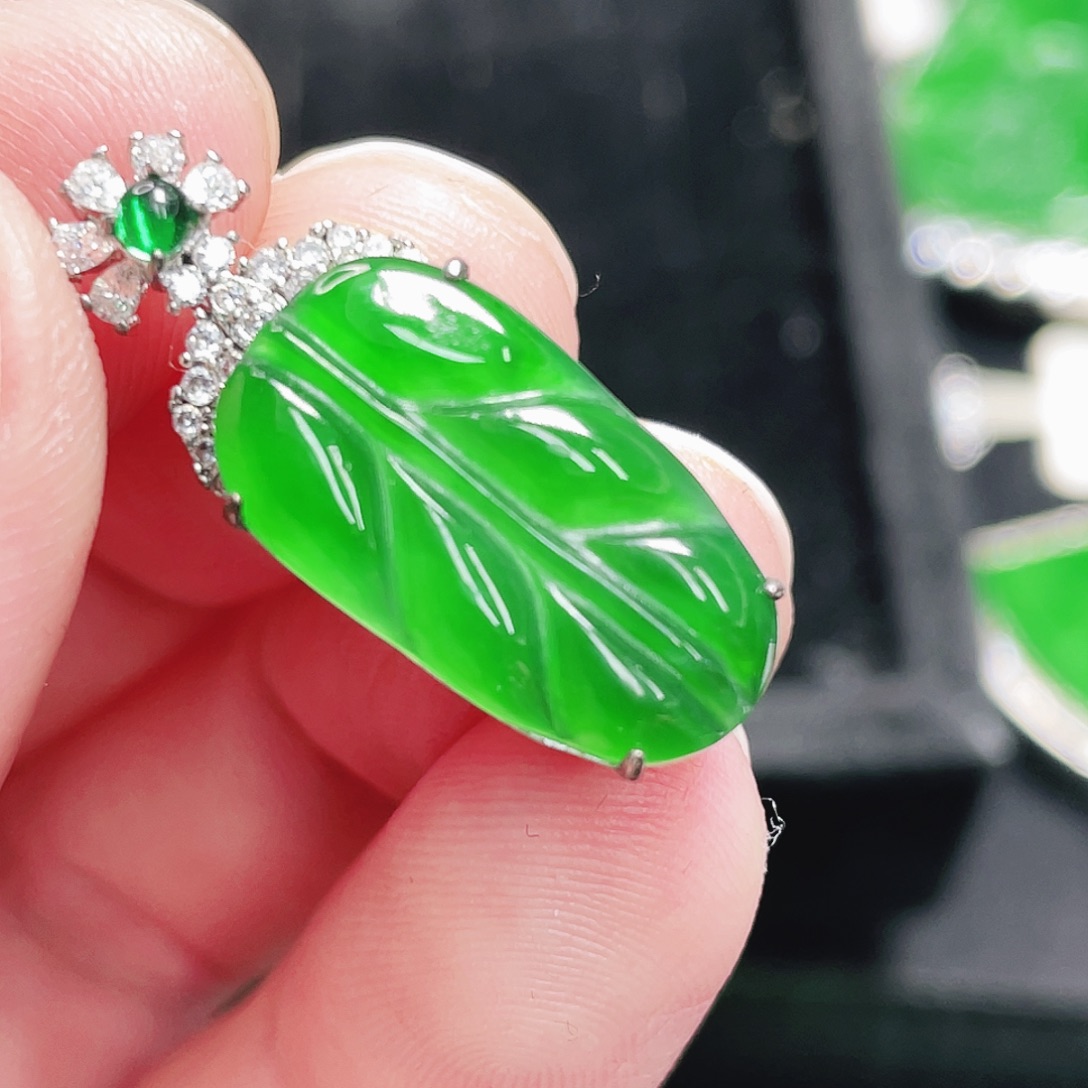 翡翠未镶嵌颈饰377