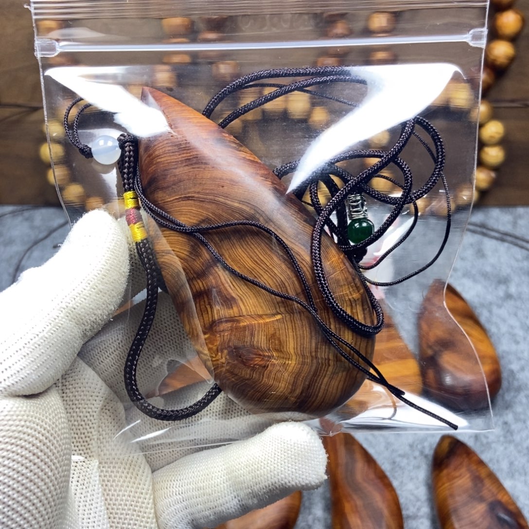 夜***~柏木（崖柏）把件崖柏水滴把件