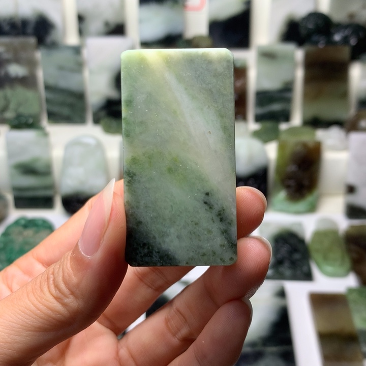 独山玉未镶嵌颈饰