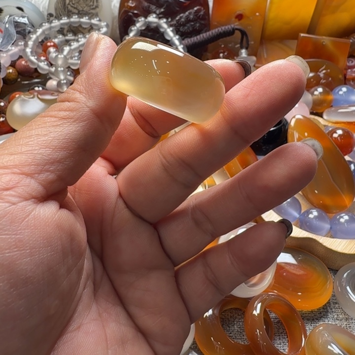 .****玛瑙/玉髓合金颈饰