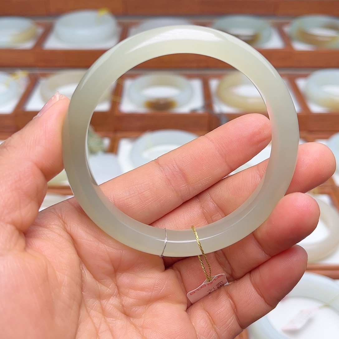 和田玉手镯未镶嵌58