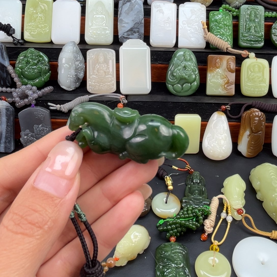 和田玉未镶嵌颈饰