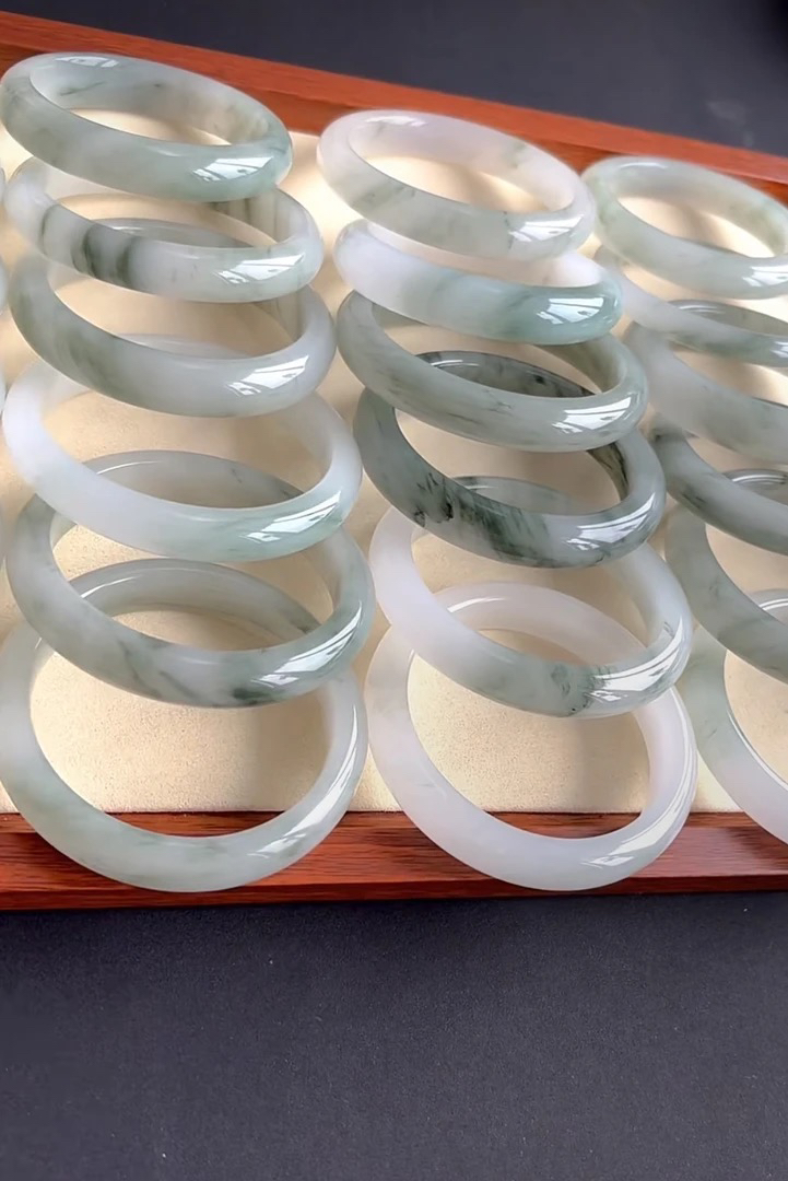 79.9-天山翠手镯飘花女款正装镯扁条（拍一发1多样性发）