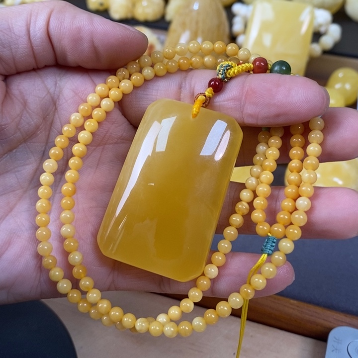 琥珀裸石未镶嵌无事牌