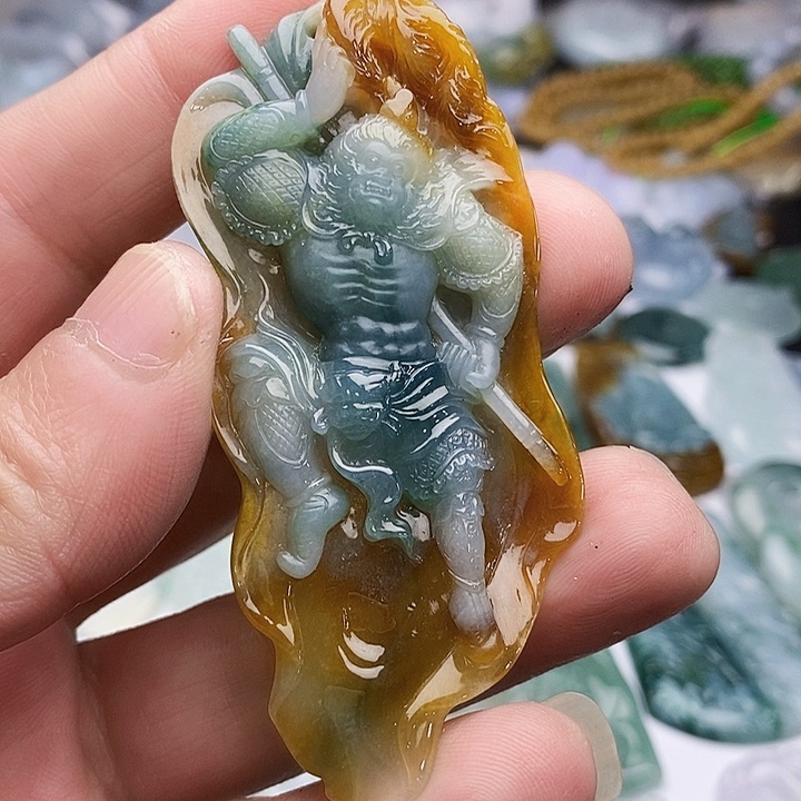 翡翠颈饰未镶嵌大圣