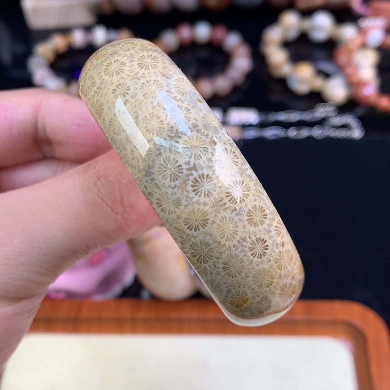 【闪购商品】颈饰未镶嵌硅化珊瑚（珊瑚玉）20号55.9圈双面雏菊