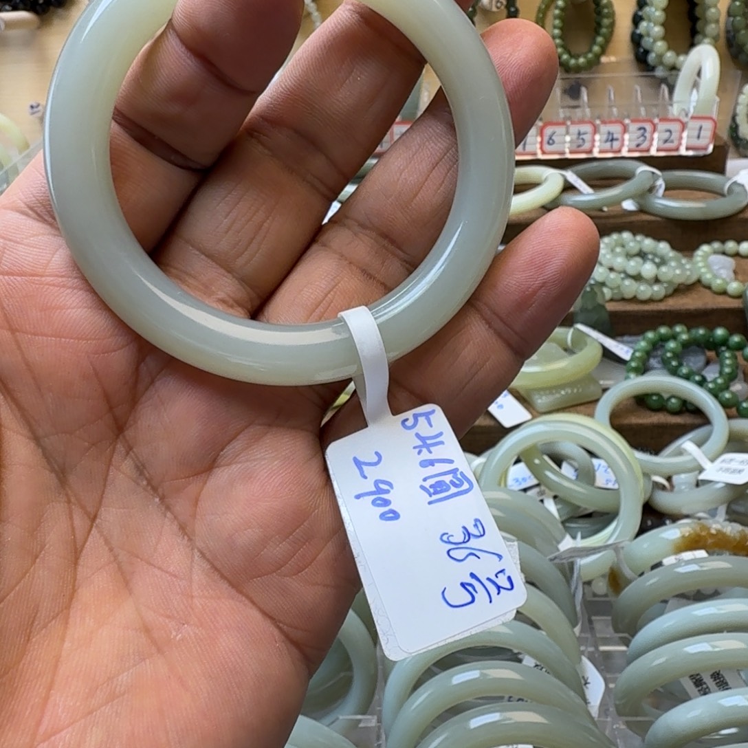 和田玉未镶嵌手镯