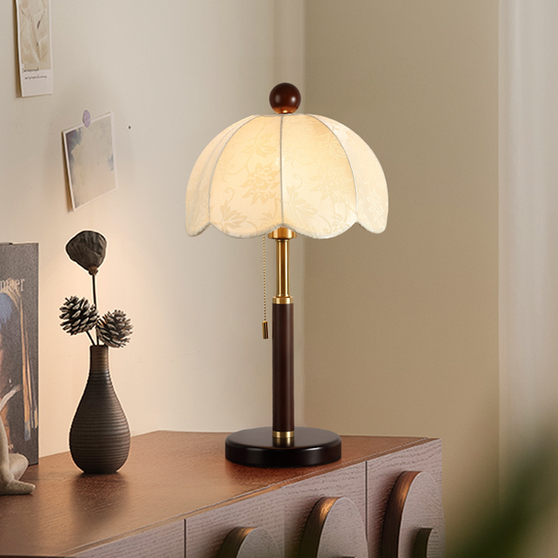 CASAGD法式中古台灯卧室床头氛围灯布艺美式客厅高级感装饰实木灯