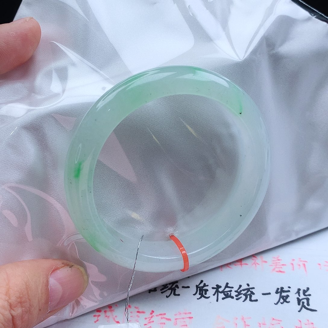 翡翠手镯未镶嵌天然翡翠手镯