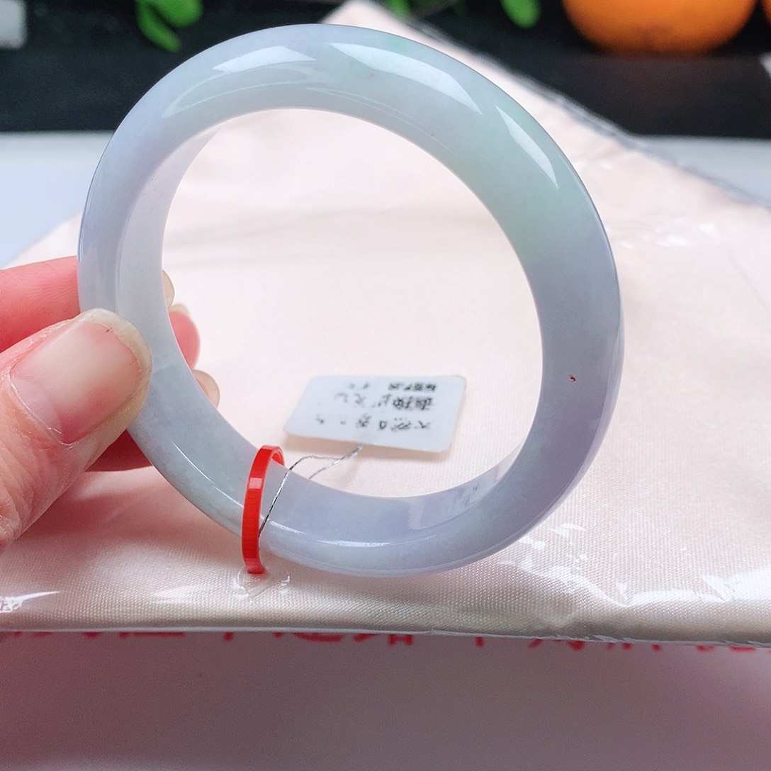 翡翠手镯未镶嵌52圈